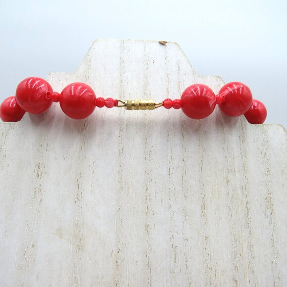 Vintage Red Marbled Bead Necklace Gold Tone Clasp Statement Chunky Jewelry 30" - Picture 5 of 6